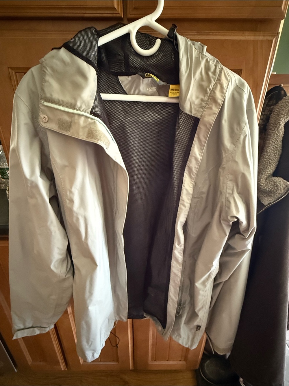 Cabela's Men's Light Gray Hooded Raincoat